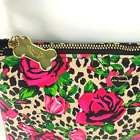 BETSEY JOHNSON ROSE FLORAL CROSSBODY WITH BONUS MINI HEART BAG - Picture 3 of 6